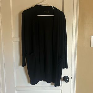 Mid length cardigan with pockets.  Merokeety brand Size M